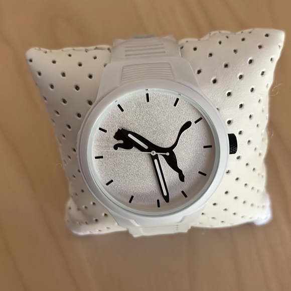 Unisex Puma white watch . has some discoloration on the white band. no box - Picture 5 of 6
